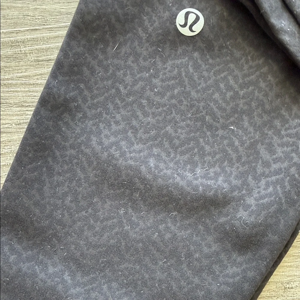 lululemon black embossed wunder train leggings - Picture 3 of 3